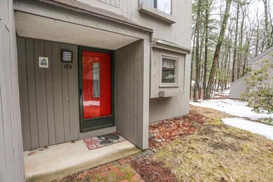 189 Coburn Woods, Nashua, NH 03063 - photo 2