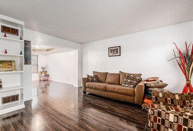 020_c61a4c5_W Lockland Ct-061