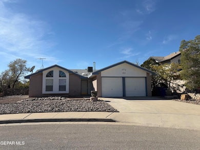 905 Mark Wallace Ln, El Paso, TX 79912 - photo 2