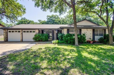 29 Regents Park, Bedford, TX 76022 - photo 2