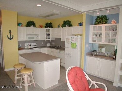 KITCHEN AND ISLAND