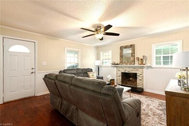 219 S Mccrary St, Asheboro, NC 27203 - photo 3