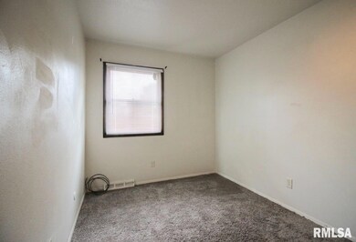 4206 N Elsie Ave, Davenport, IA 52806 - photo 7