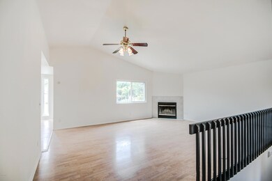 LIVING ROOM 1 PIC 4