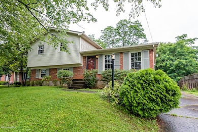 5402 Cranwood Ln, Louisville, KY 40291 - photo 2