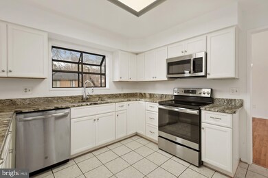 2603 Oakenshield Dr, Potomac, MD 20854 - photo 5