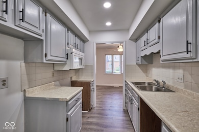 8511 Canterbury Square W, Indianapolis, IN 46260 - photo 5