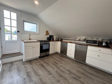 8 Barney St unit 3, Newport, RI 02840 - photo 5