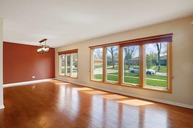 966 S Cedar Ave, Elmhurst, IL 60126 - photo 2