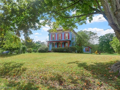 Italianate home featuring a front lawn and covered porch