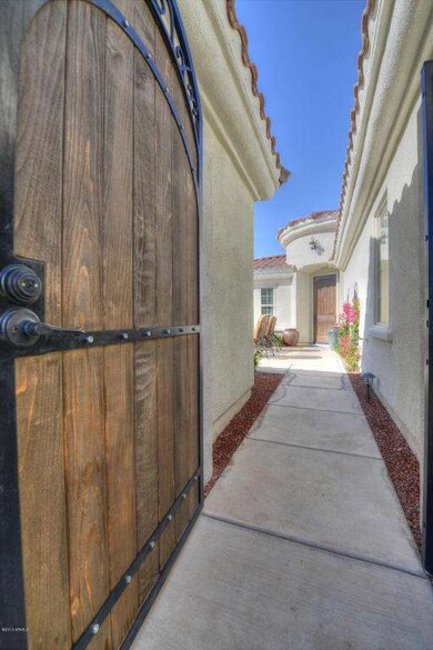 003_Custom gate entrance to home