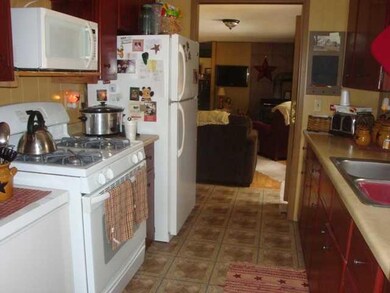 Kitchen. Newer Appliances included