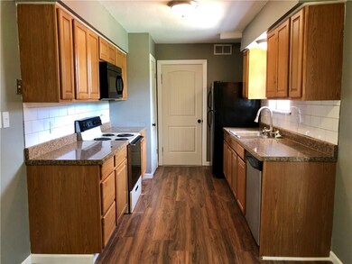 2215 W Alpine Cir, Siloam Springs, AR 72761 - photo 2