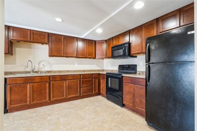 51 29th Avenue Dr SW unit 7, Cedar Rapids, IA 52404 - photo 4