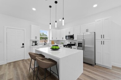 821 Empire St, El Campo, TX 77437 - photo 4