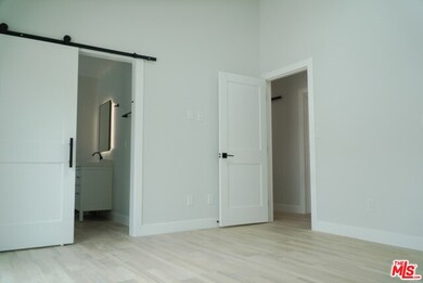 21819 Dumetz Rd, Woodland Hills, CA 91364 - photo 5