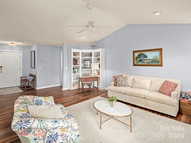 106 Red Cedar Dr, Hendersonville, NC 28792 - photo 7