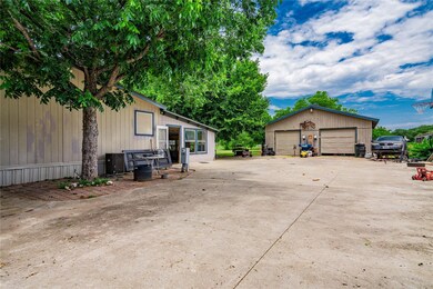 124 Clay Ct, Springtown, TX 76082 - photo 3