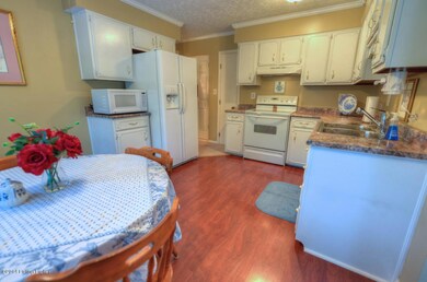 8007 Northern Spy Dr, Louisville, KY 40228 - photo 2