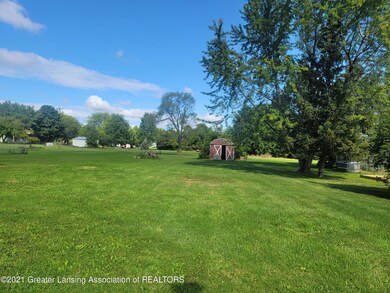 1647 Copas back yard 1