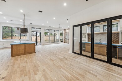 1043 W 41st St, Houston, TX 77018 - photo 3