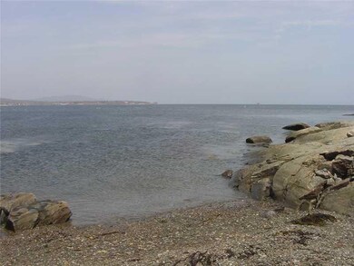 Waterfront/Dock/Pier. Low tide.