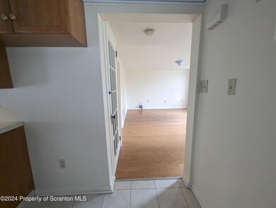 1045 N Irving Ave unit 2nd fl, Scranton, PA 18510 - photo 6