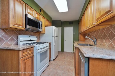Kitchen 2 527 Willow rd E