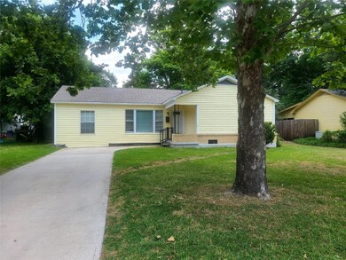 1110 N Howeth St, Gainesville, TX 76240 - photo 2