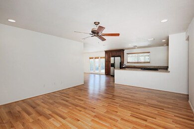 3922N87thPl2-001