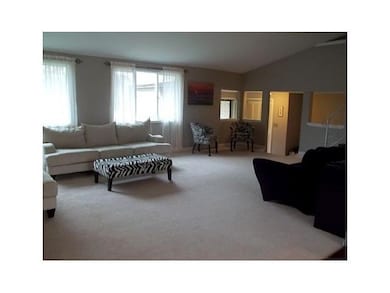 Living Room Soaring ceilings!