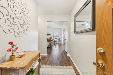 1029 W Queens St, Broken Arrow, OK 74012 - photo 2