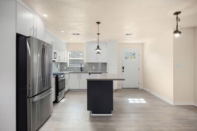 6122 Beldart St, Houston, TX 77033 - photo 7