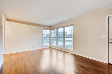 2704 Sigwalt St, Rolling Meadows, IL 60008 - photo 4