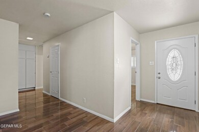 10625 Park View Cir, El Paso, TX 79935 - photo 2