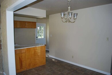 dining room to kitchen