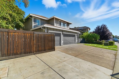 8885 Springhurst Dr, Elk Grove, CA 95624 - photo 4