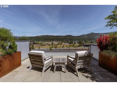 314 Columbia St, Hood River, OR 97031 - photo 3