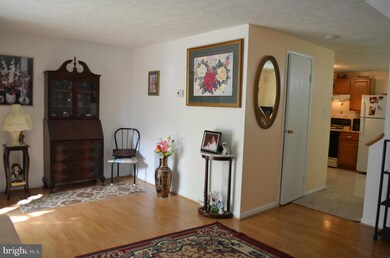 14122 Aldora Cir, Burtonsville, MD 20866 - photo 3