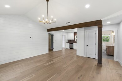 102 W Mulberry St, Fredericksburg, TX 78624 - photo 5