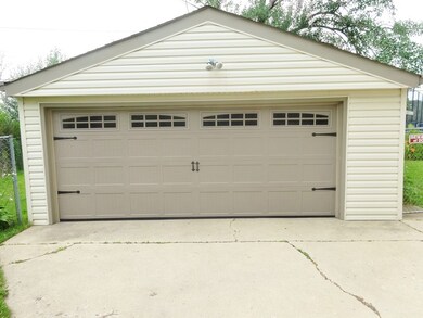 135 Ensenada Dr, Carpentersville, IL 60110 - photo 4
