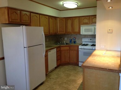 325 S Warminster Rd unit C4, Hatboro, PA 19040 - photo 2