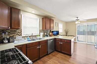 1040 N Jackson St, Waukegan, IL 60085 - photo 7