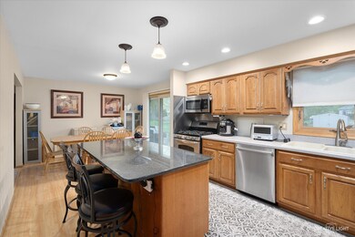 11S442 Walter Ln, Naperville, IL 60564 - photo 7