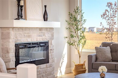 4653 177th St, Urbandale, IA 50323 - photo 5