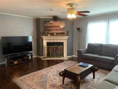 107 Briar Oaks Ct, Azle, TX 76020 - photo 3