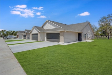 5514 N Sandkey Ct, Wichita, KS 67204 - photo 2