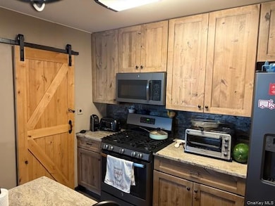 156 Deer Ct Dr unit Building 3, Middletown, NY 10940 - photo 2