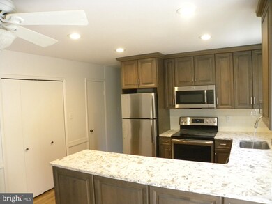 1436 Greenmont Ct, Reston, VA 20190 - photo 3