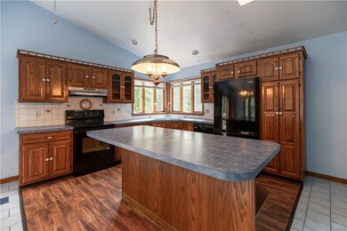 Beautiful Kitchen with Huge Island!!